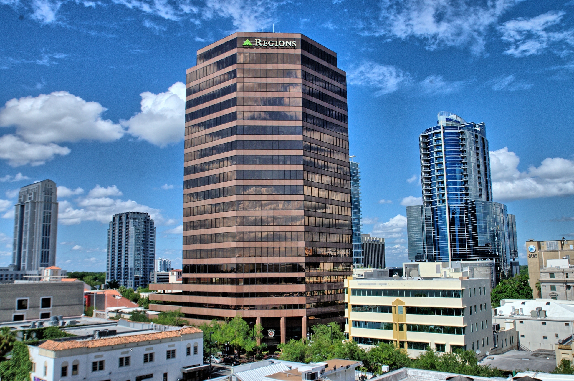 An exquisite and beautiful scenery building photo of Regions Tower.